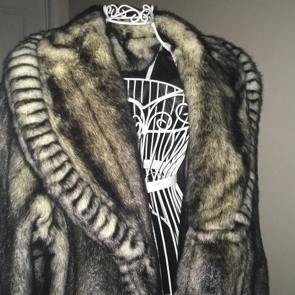 Dennis Basso faux fur coat - Picture 2 of 5